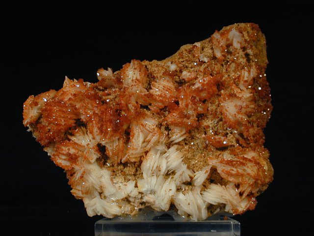 Vanadinite on Barite
