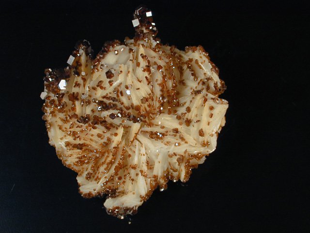 Vanadinite on Barite